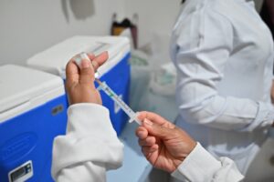 Vacinação contra Influenza: Cenário atual e a importância da cobertura vacinal para reduzir casos graves e proteger grupos vulneráveis