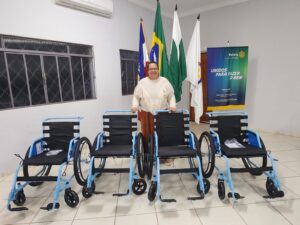 Mobilidade, inclusão e qualidade de vida: entrega de cadeiras de rodas às instituições públicas de Ubiratã pelo Projeto “Mobilidade Para Todos”