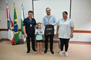 Concurso Cultural: alunos do município de Ubiratã recebem prêmios e concorrem a nacional